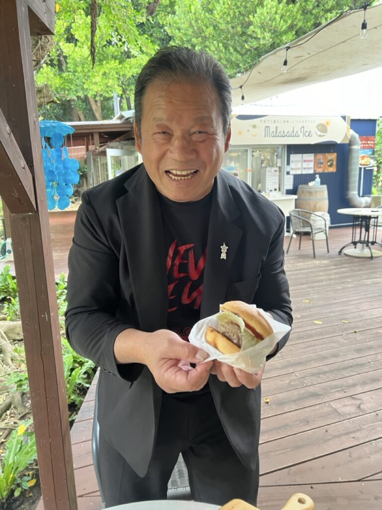 藤波辰巳さん
備瀬のドリームバーガー